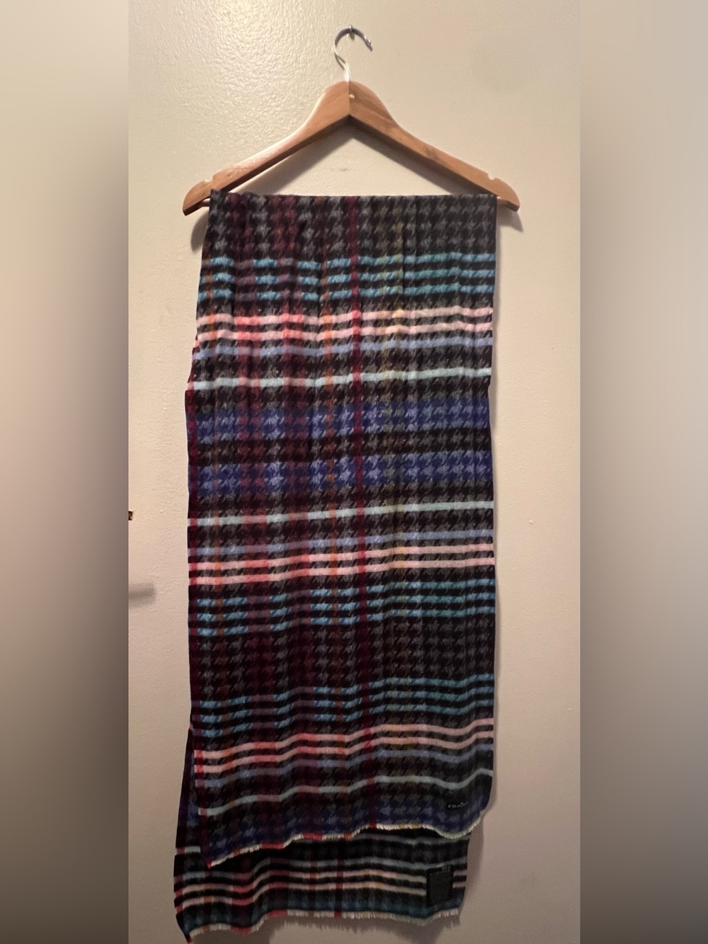 ✨FRAAS Eco Cashmink Plaid Scarf – Vibrant Multi-Color Winter Wrap